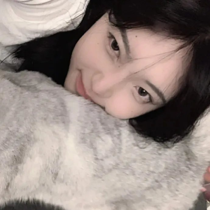 年轻女孩爱过来